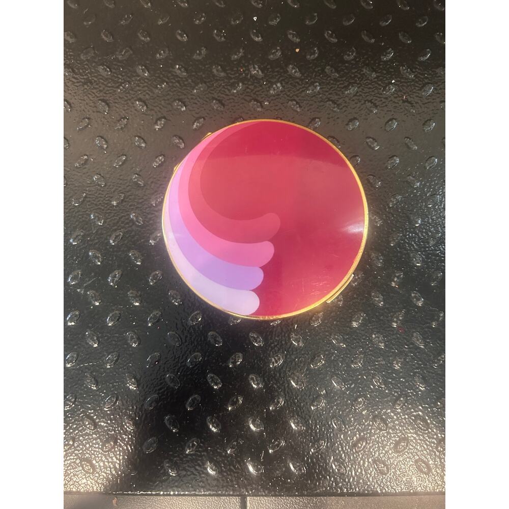 vintage Stratton England compact mirror features a pink ombre lacquer design